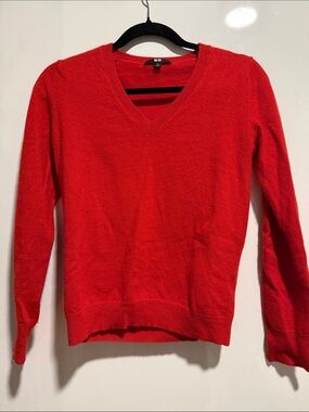 100% Cashmere Uniqlo Women's V-Neck Sweater